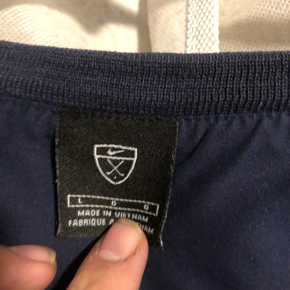 Nike pull over wind breaker v neck - Picture 3 of 5